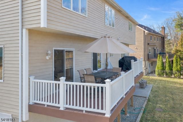 1 Laurel Ct, Oakland Boro, NJ 07436