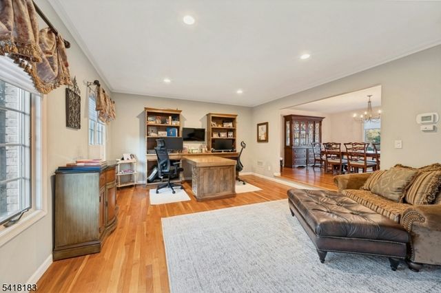 1 Laurel Ct, Oakland Boro, NJ 07436