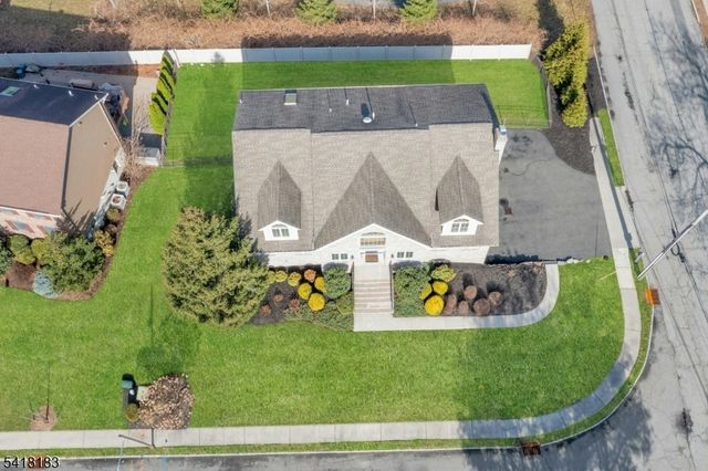 1 Laurel Ct, Oakland Boro, NJ 07436