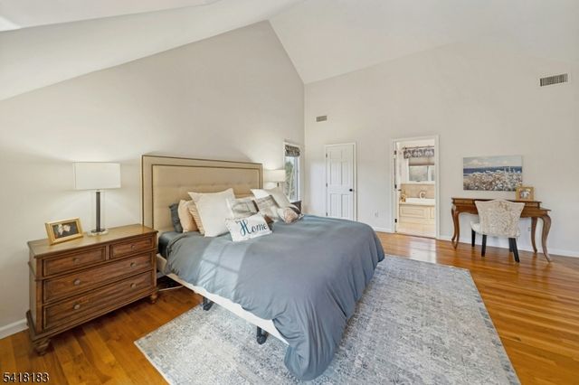 1 Laurel Ct, Oakland Boro, NJ 07436