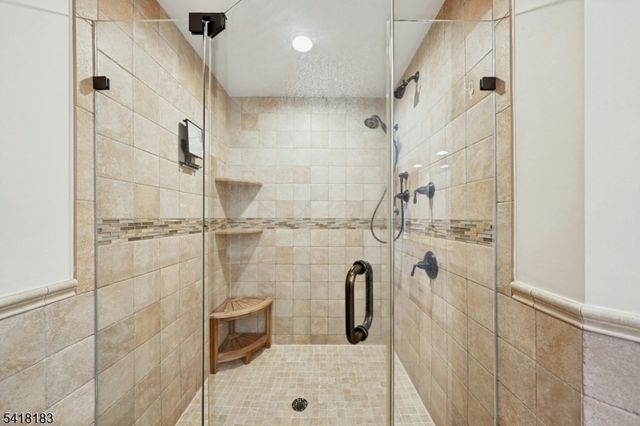 1 Laurel Ct, Oakland Boro, NJ 07436