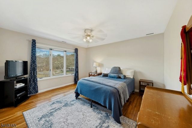 1 Laurel Ct, Oakland Boro, NJ 07436