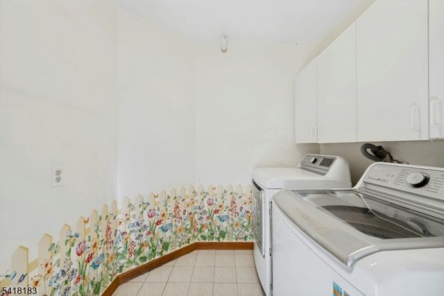 1 Laurel Ct, Oakland Boro, NJ 07436