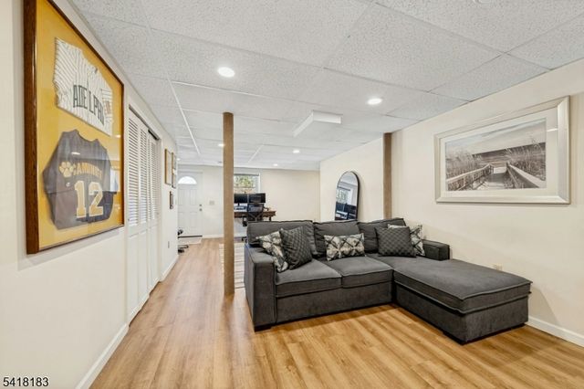 1 Laurel Ct, Oakland Boro, NJ 07436