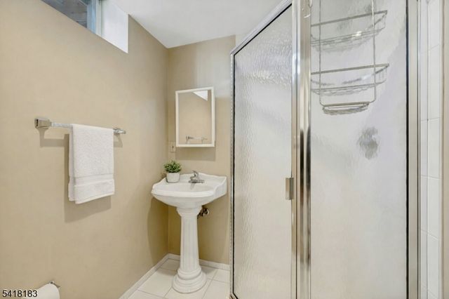 1 Laurel Ct, Oakland Boro, NJ 07436