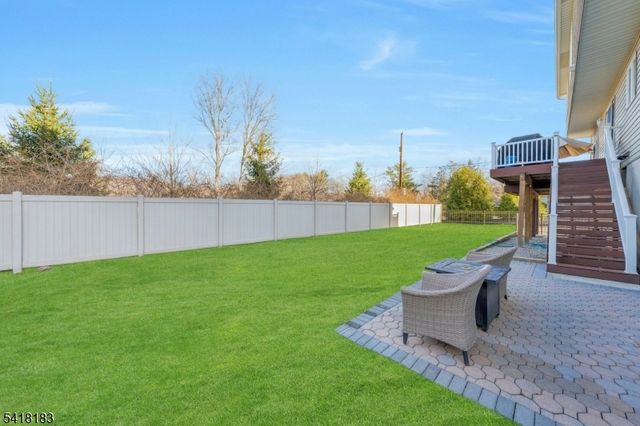 1 Laurel Ct, Oakland Boro, NJ 07436