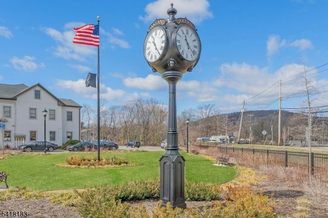 1 Laurel Ct, Oakland Boro, NJ 07436