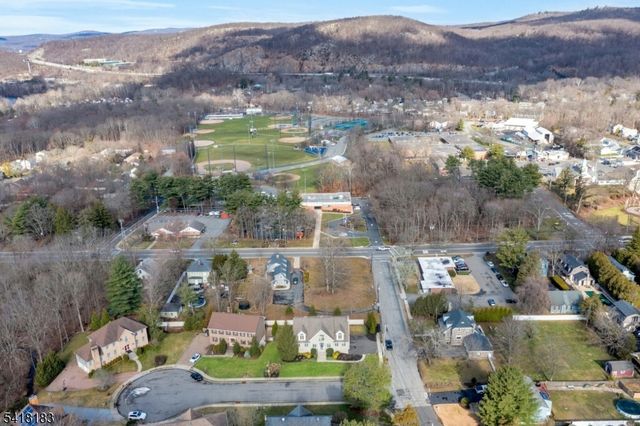 1 Laurel Ct, Oakland Boro, NJ 07436