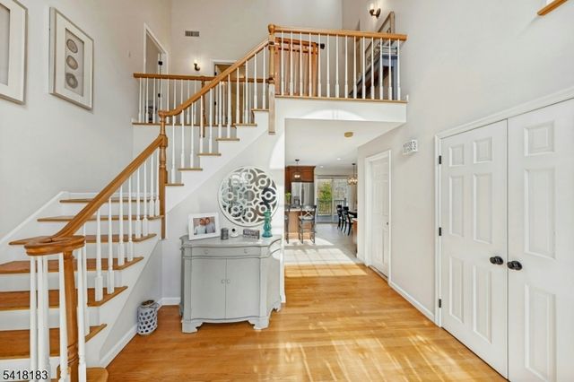 1 Laurel Ct, Oakland Boro, NJ 07436