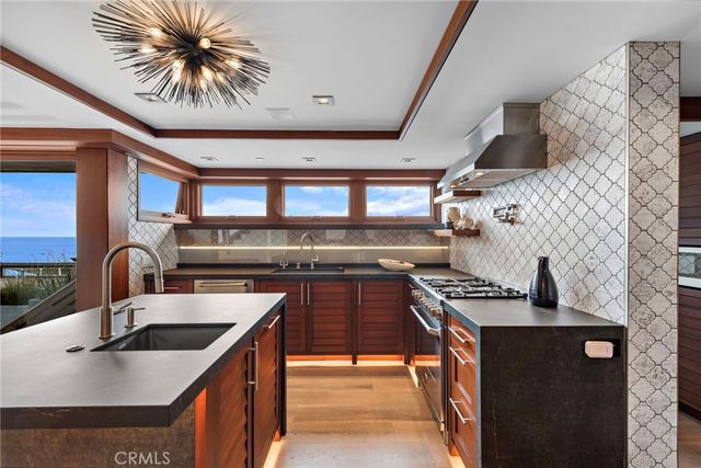 31678 Seacliff Drive, Laguna Beach, CA 92651