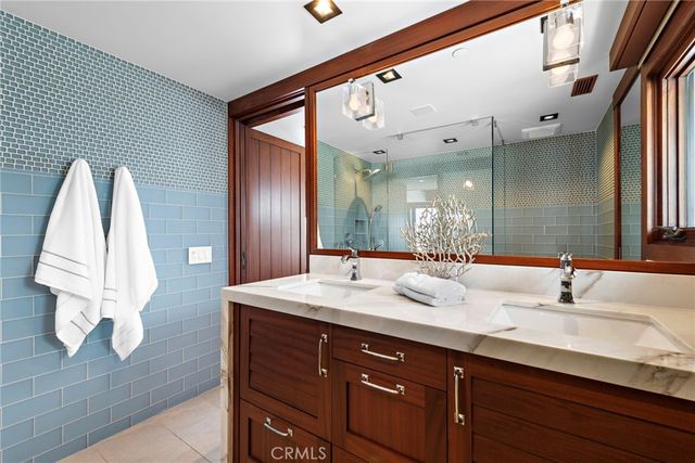 31678 Seacliff Drive, Laguna Beach, CA 92651