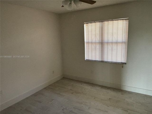 1121 SW 122 AV 414, Miami, FL 33184