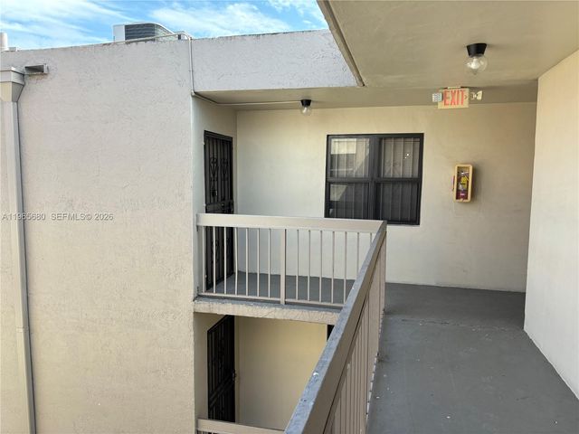 1121 SW 122 AV 414, Miami, FL 33184
