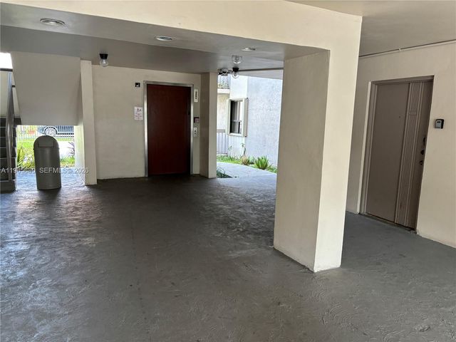 1121 SW 122 AV 414, Miami, FL 33184