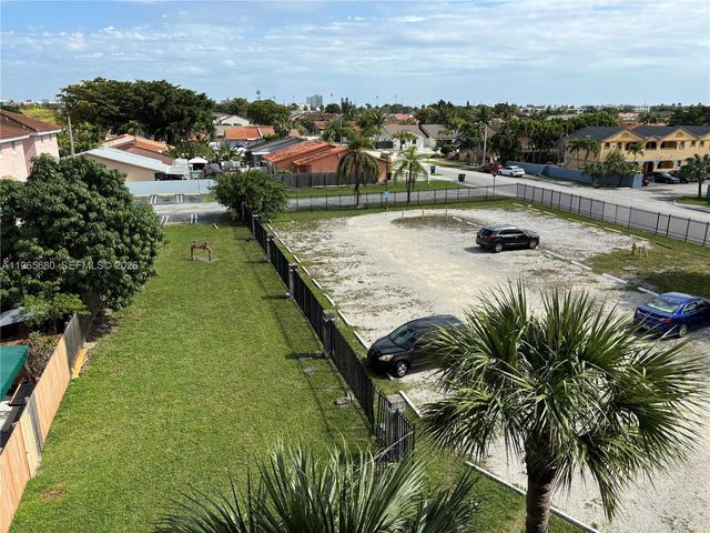 1121 SW 122 AV 414, Miami, FL 33184
