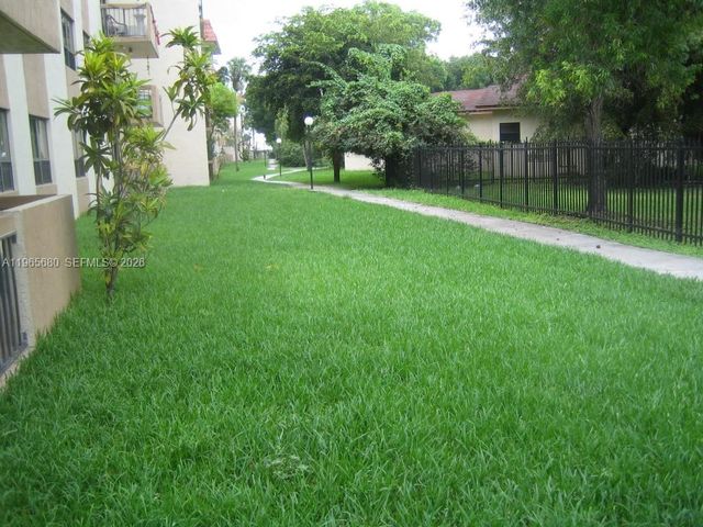 1121 SW 122 AV 414, Miami, FL 33184
