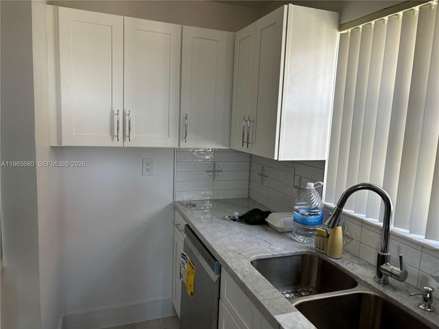 1121 SW 122 AV 414, Miami, FL 33184