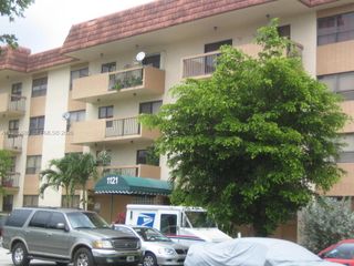 1121 SW 122 AV 414, Miami, FL 33184