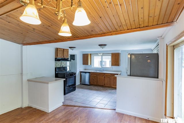 5924 E Sternberg Road, Fruitport, MI 49415