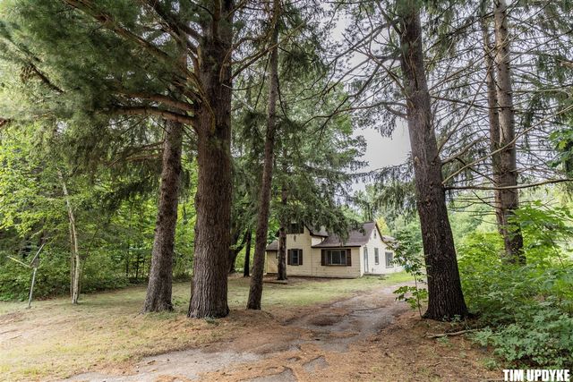 5924 E Sternberg Road, Fruitport, MI 49415