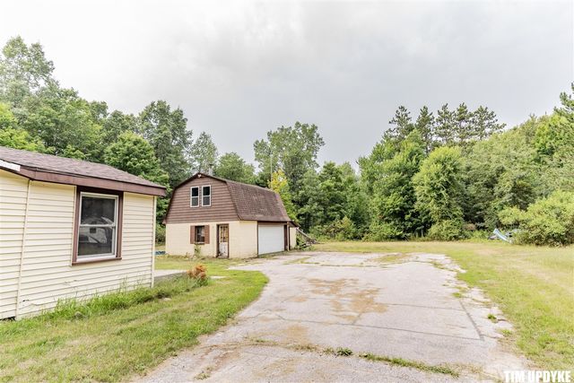 5924 E Sternberg Road, Fruitport, MI 49415