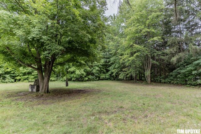 5924 E Sternberg Road, Fruitport, MI 49415