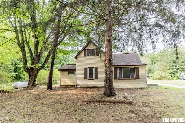 5924 E Sternberg Road, Fruitport, MI 49415