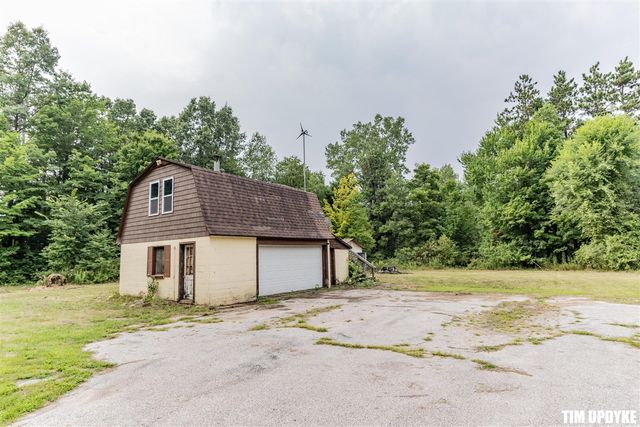5924 E Sternberg Road, Fruitport, MI 49415