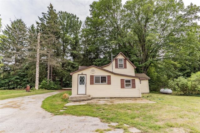 5924 E Sternberg Road, Fruitport, MI 49415