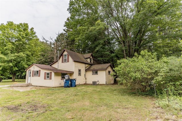 5924 E Sternberg Road, Fruitport, MI 49415