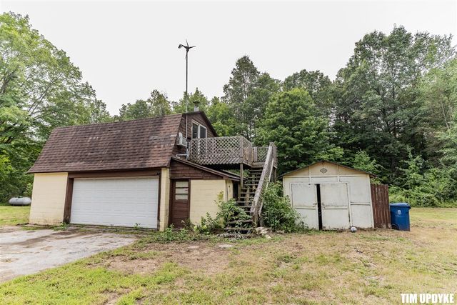 5924 E Sternberg Road, Fruitport, MI 49415