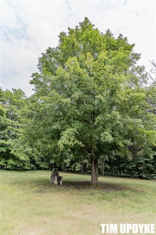 5924 E Sternberg Road, Fruitport, MI 49415