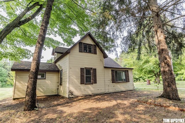 5924 E Sternberg Road, Fruitport, MI 49415