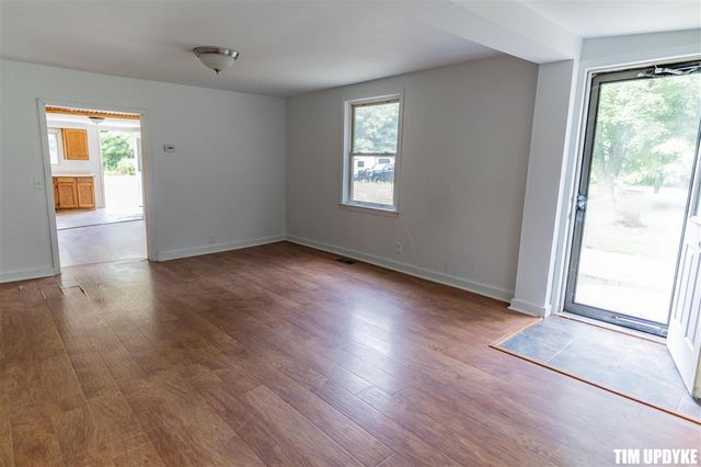 5924 E Sternberg Road, Fruitport, MI 49415