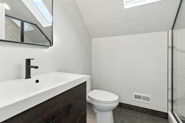 6233 N Sayre Avenue, Chicago, IL 60631