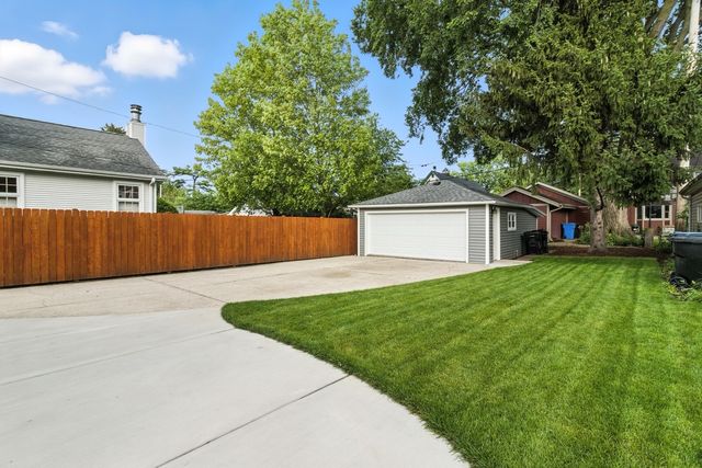 6233 N Sayre Avenue, Chicago, IL 60631