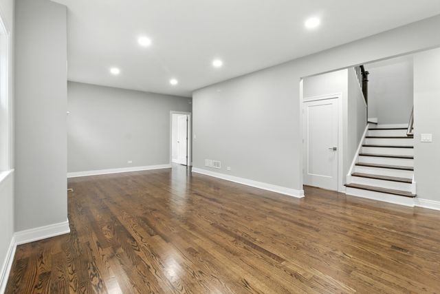 6233 N Sayre Avenue, Chicago, IL 60631