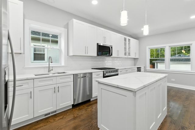 6233 N Sayre Avenue, Chicago, IL 60631