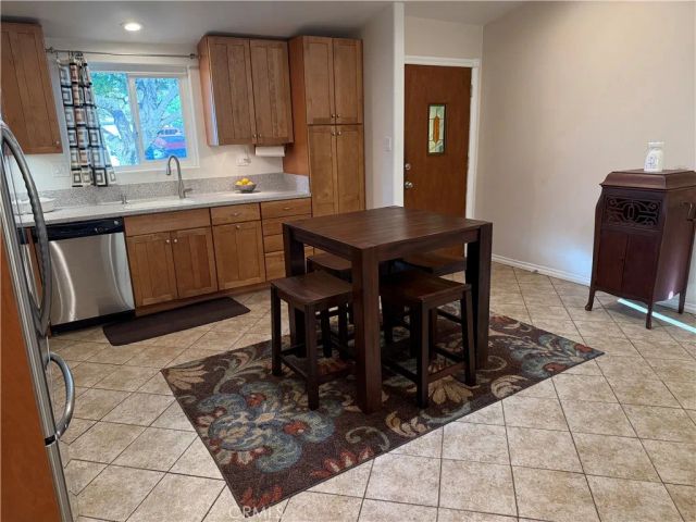 545 E Gainsborough Road, Thousand Oaks, CA 91360
