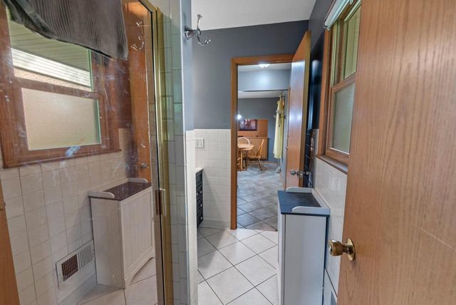 11924 W Ohio AVENUE, West Allis, WI 53227