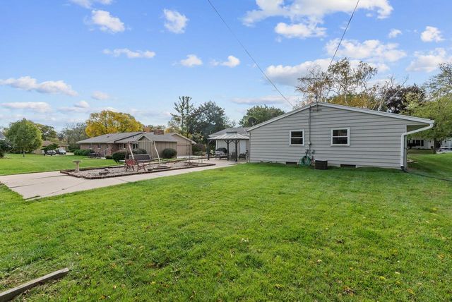 11924 W Ohio AVENUE, West Allis, WI 53227