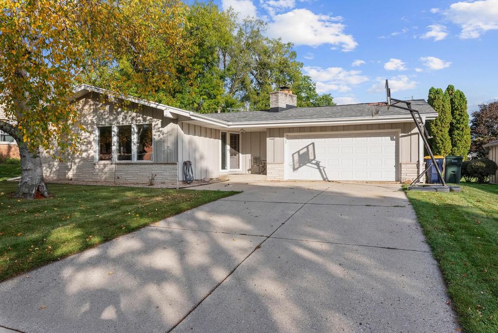 11924 W Ohio AVENUE, West Allis, WI 53227