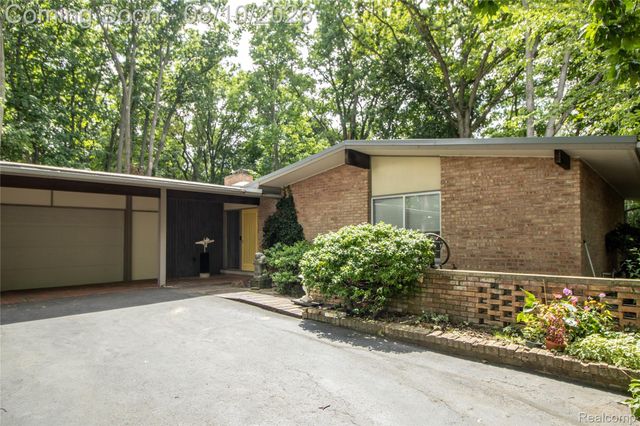 9302 Green Tree Drive, Grand Blanc Charter Township, MI 48439