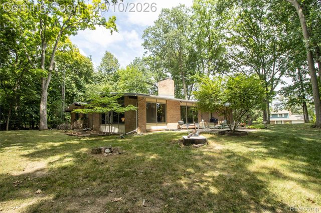 9302 Green Tree Drive, Grand Blanc Charter Township, MI 48439