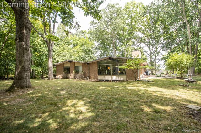 9302 Green Tree Drive, Grand Blanc Charter Township, MI 48439