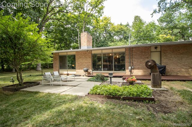 9302 Green Tree Drive, Grand Blanc Charter Township, MI 48439