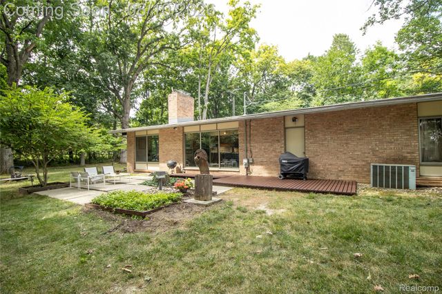 9302 Green Tree Drive, Grand Blanc Charter Township, MI 48439