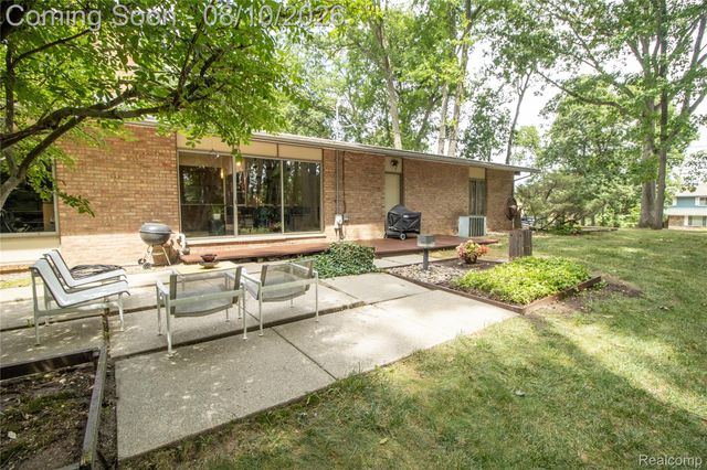 9302 Green Tree Drive, Grand Blanc Charter Township, MI 48439