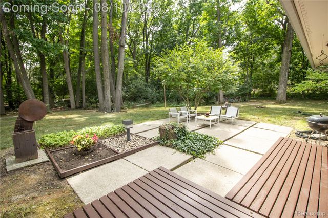 9302 Green Tree Drive, Grand Blanc Charter Township, MI 48439