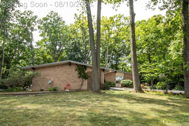 9302 Green Tree Drive, Grand Blanc Charter Township, MI 48439